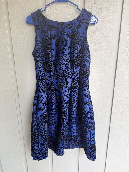 Roz & Ali Dresses & Skirts - Roz & Ali Blue and Black Damask Fit-and-Flare Dress size 6